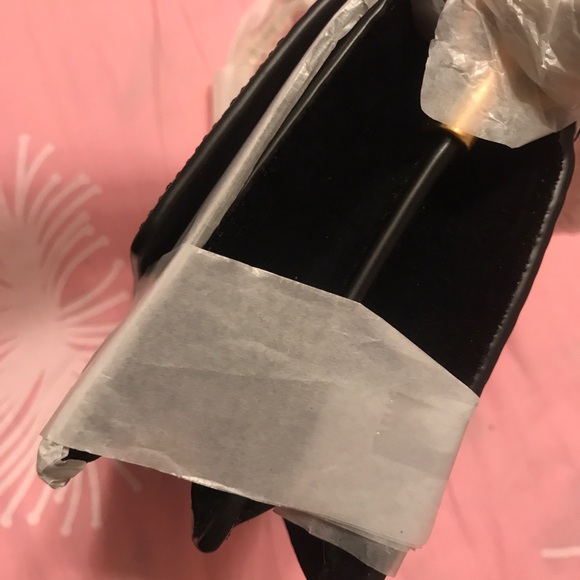 TORY BURCH Robinson Embossed Mini Shoulder Bag - Picture 2 of 6